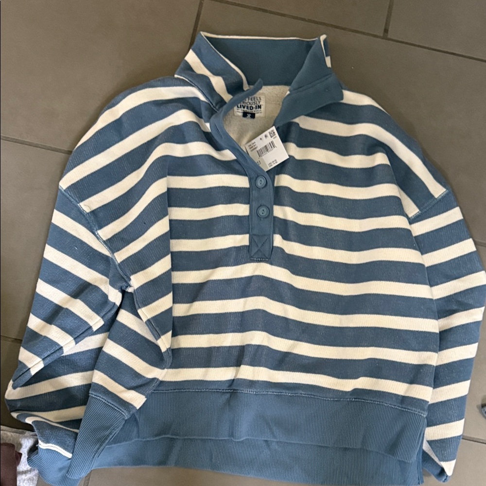 American eagle sweater never worn size S